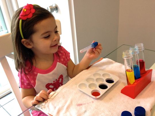 Color Science Experiments for Preschoolers - KneeBouncers Color Science Experiments for Preschoolers - KneeBouncers